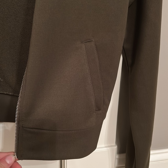 Cropped long sleeve zip up jacket. - Picture 3 of 5